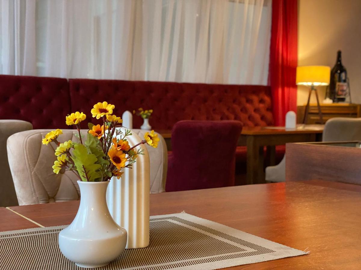 Motel M Vlasenica エクステリア 写真