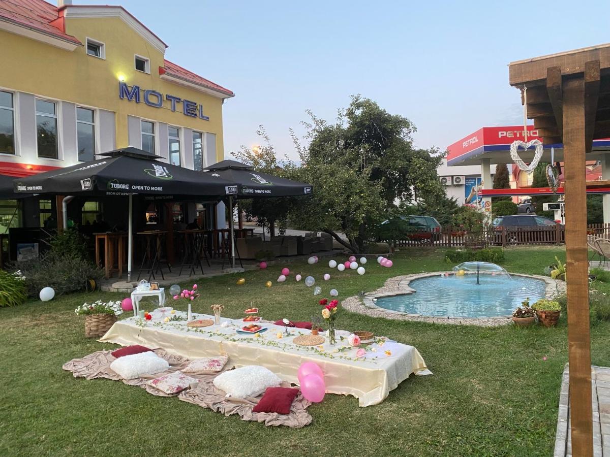 Motel M Vlasenica エクステリア 写真