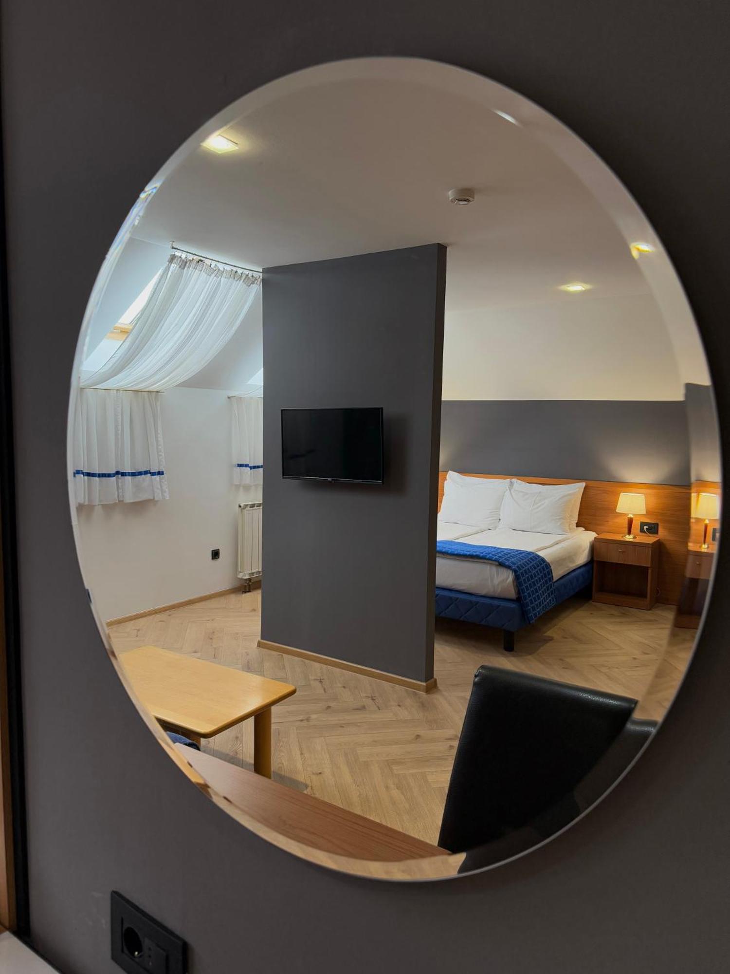 Motel M Vlasenica エクステリア 写真