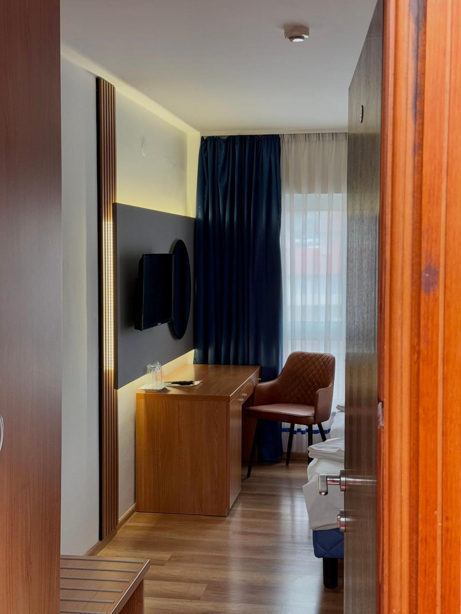 Motel M Vlasenica エクステリア 写真
