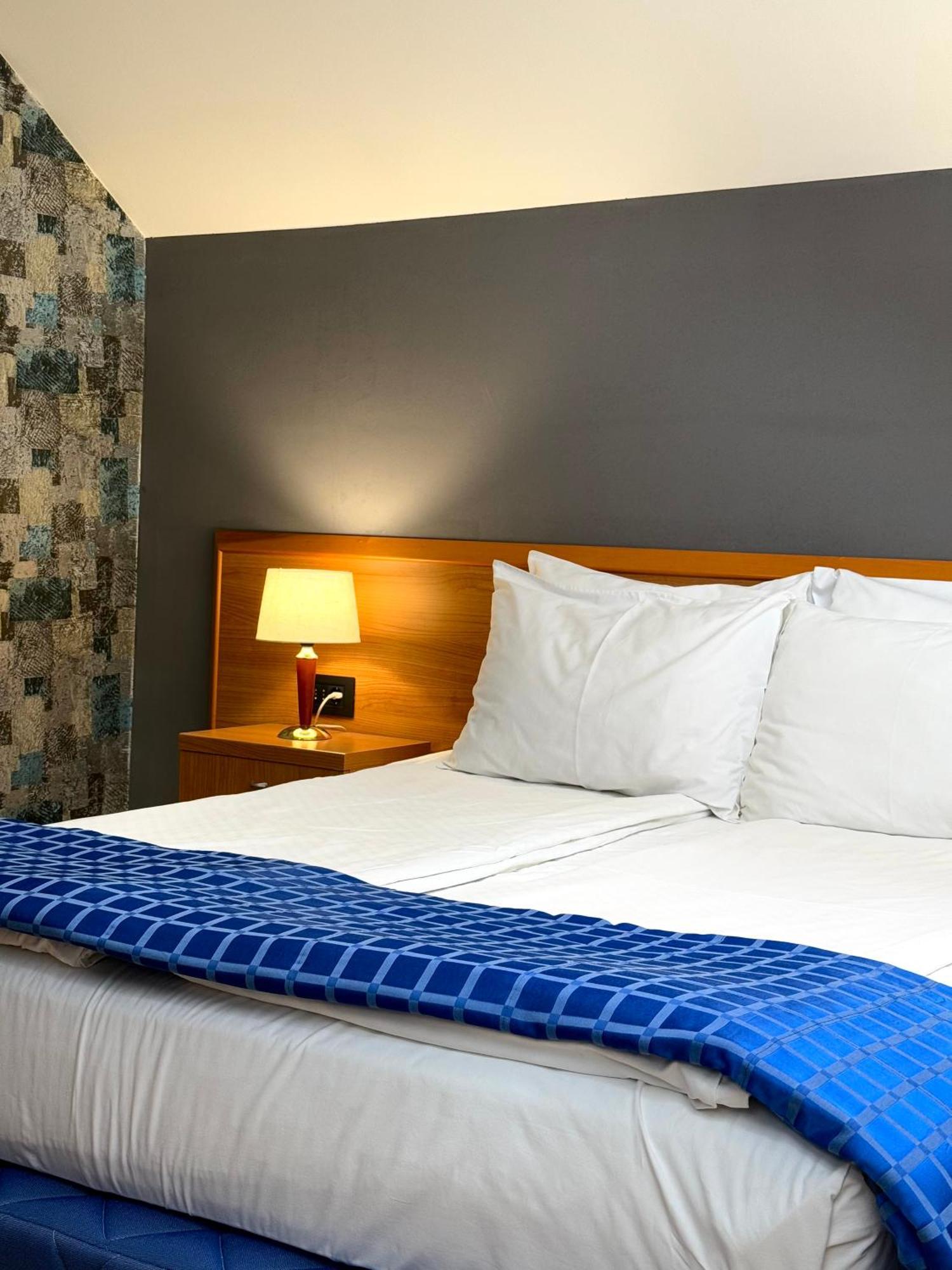 Motel M Vlasenica エクステリア 写真