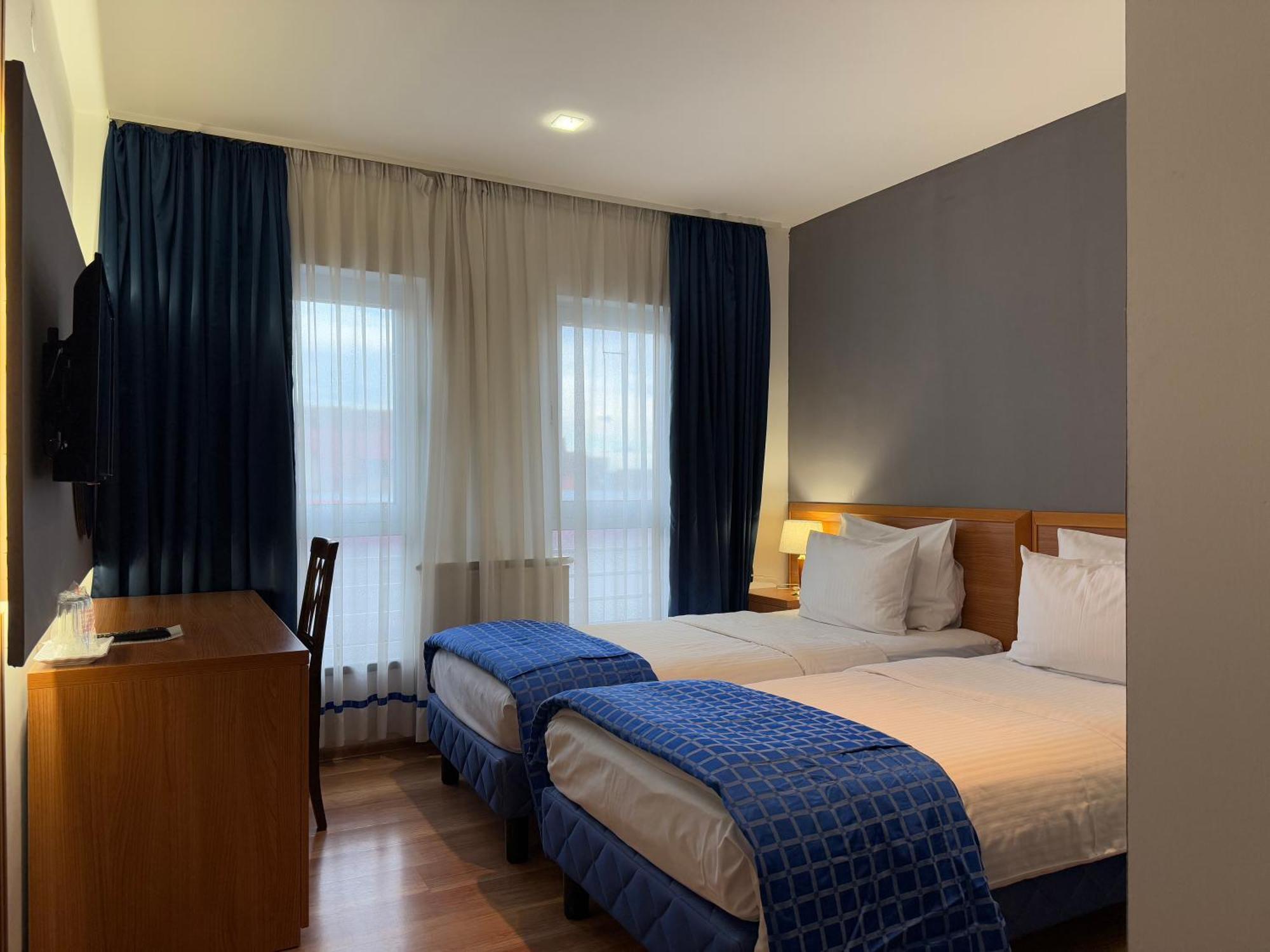 Motel M Vlasenica エクステリア 写真