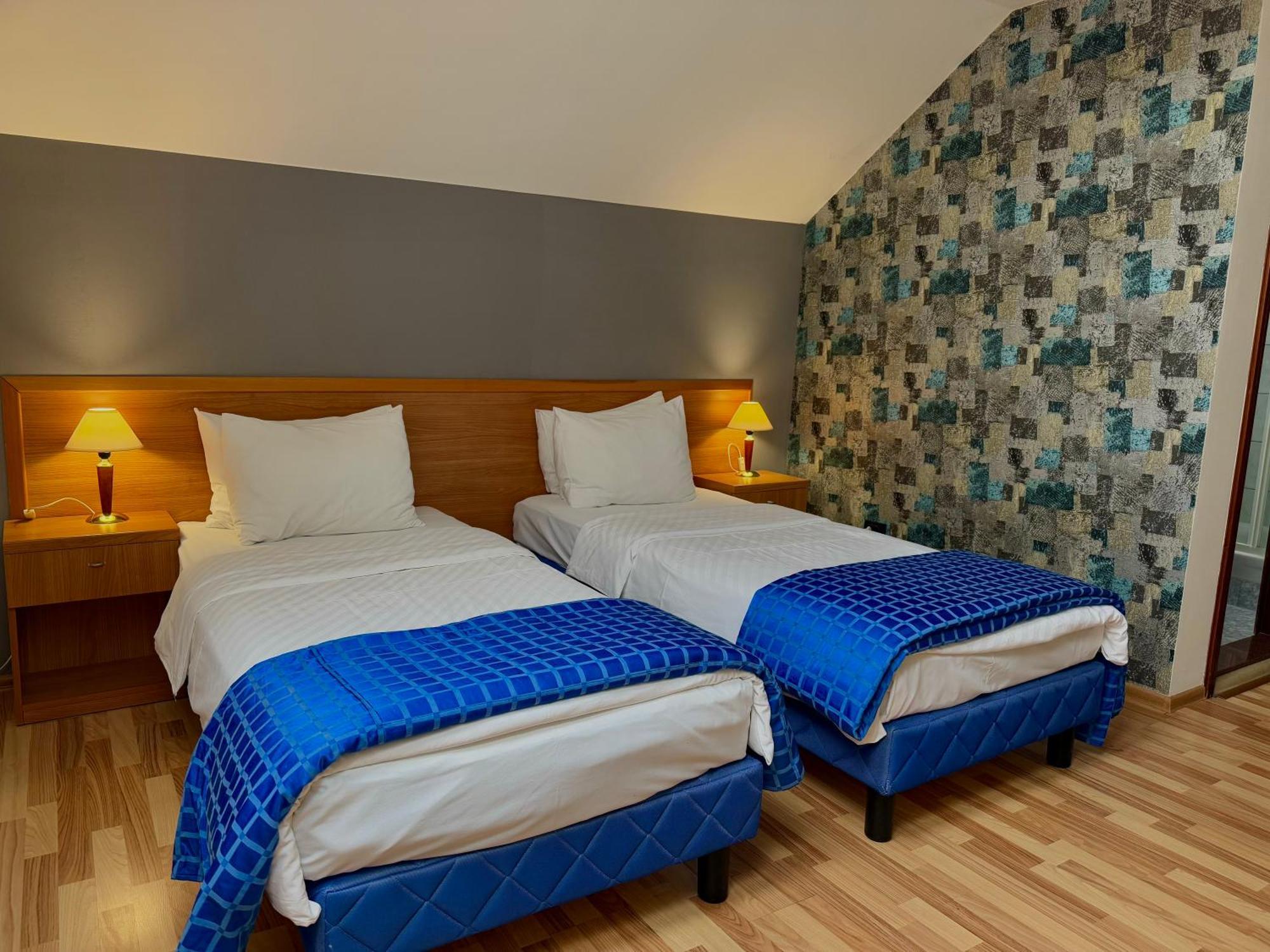 Motel M Vlasenica エクステリア 写真