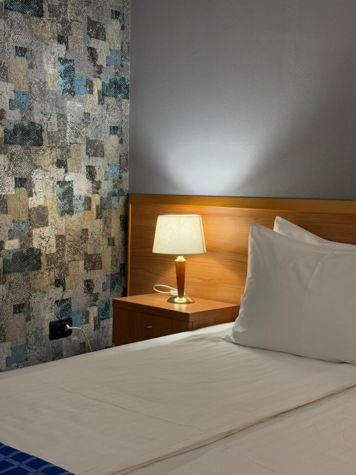 Motel M Vlasenica エクステリア 写真